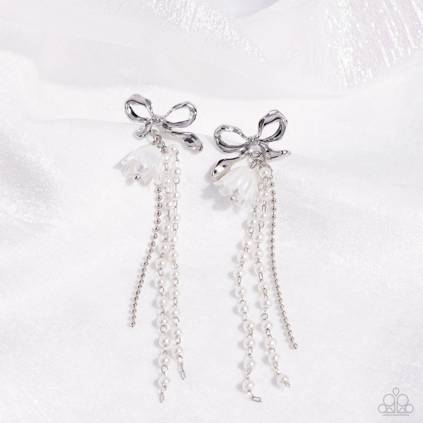 Garden Gain White Pearl Earrings