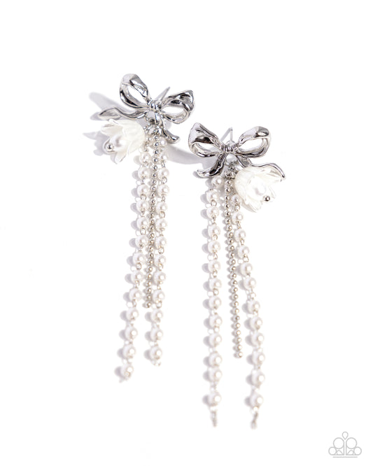 Garden Gain White Pearl Earrings