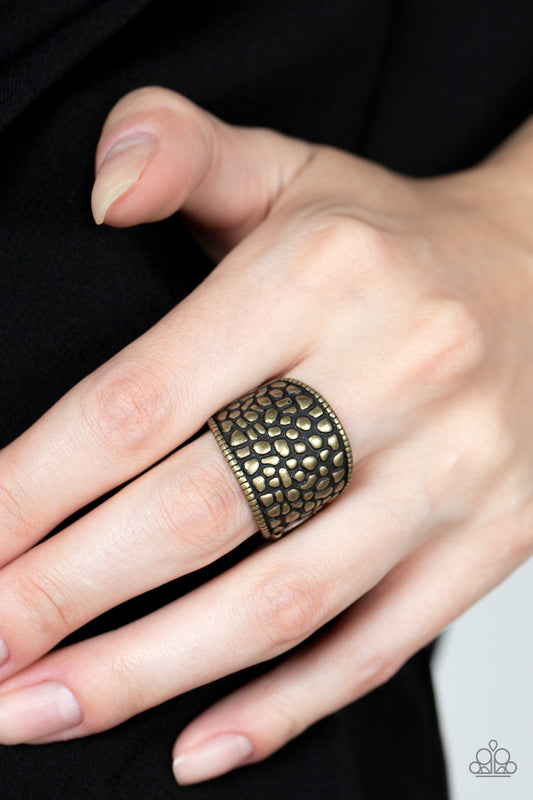 Dotted Decorum Brass Ring