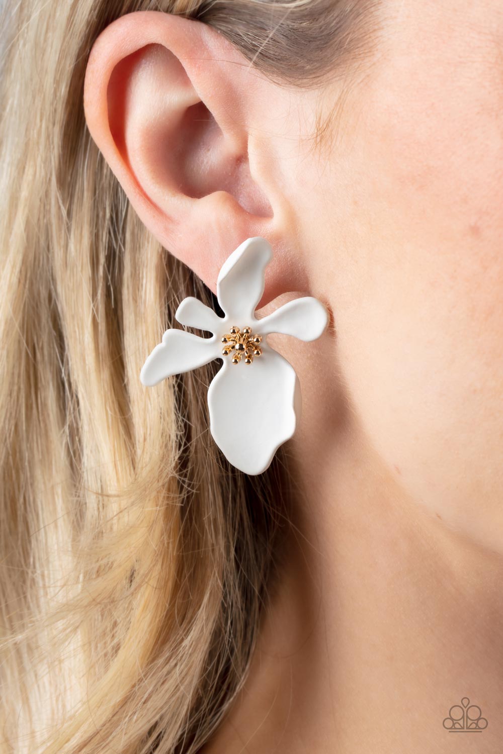 Hawaiian Heiress White Flower Earrings