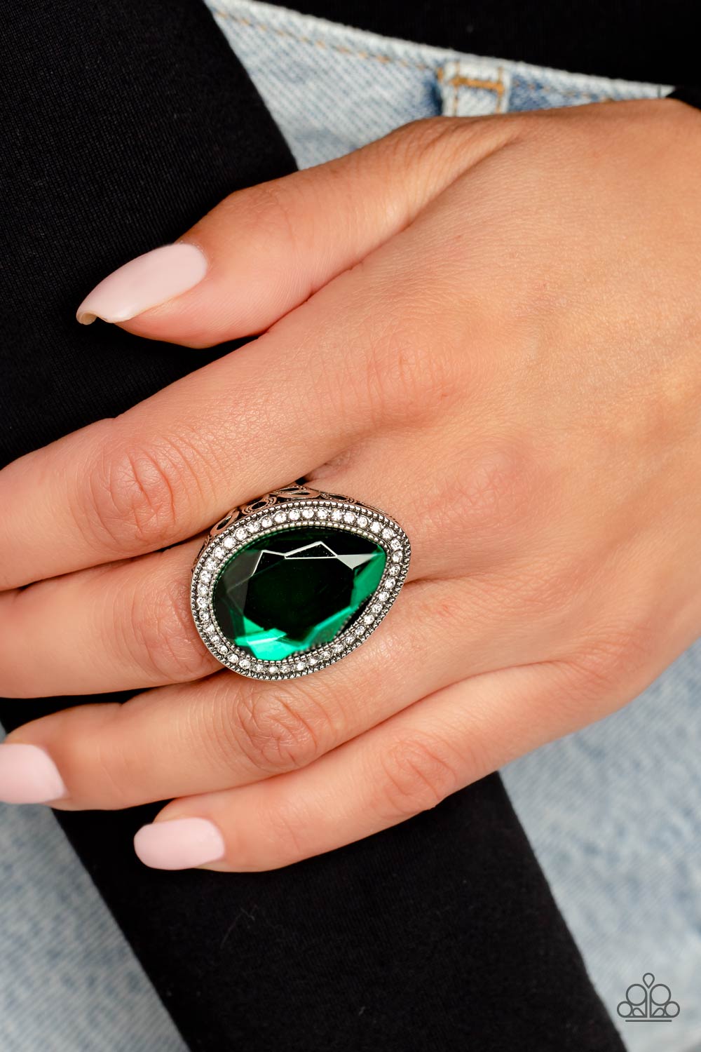 Illuminated Icon Emerald Green Ring