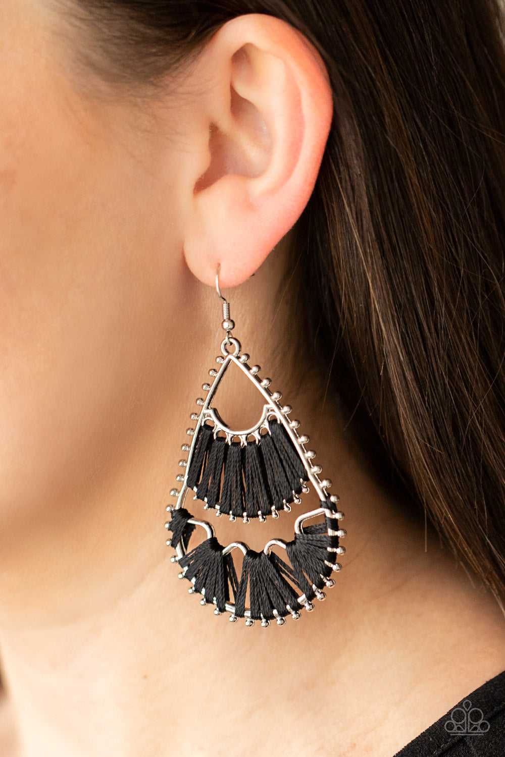 Samba Scene Black Earrings