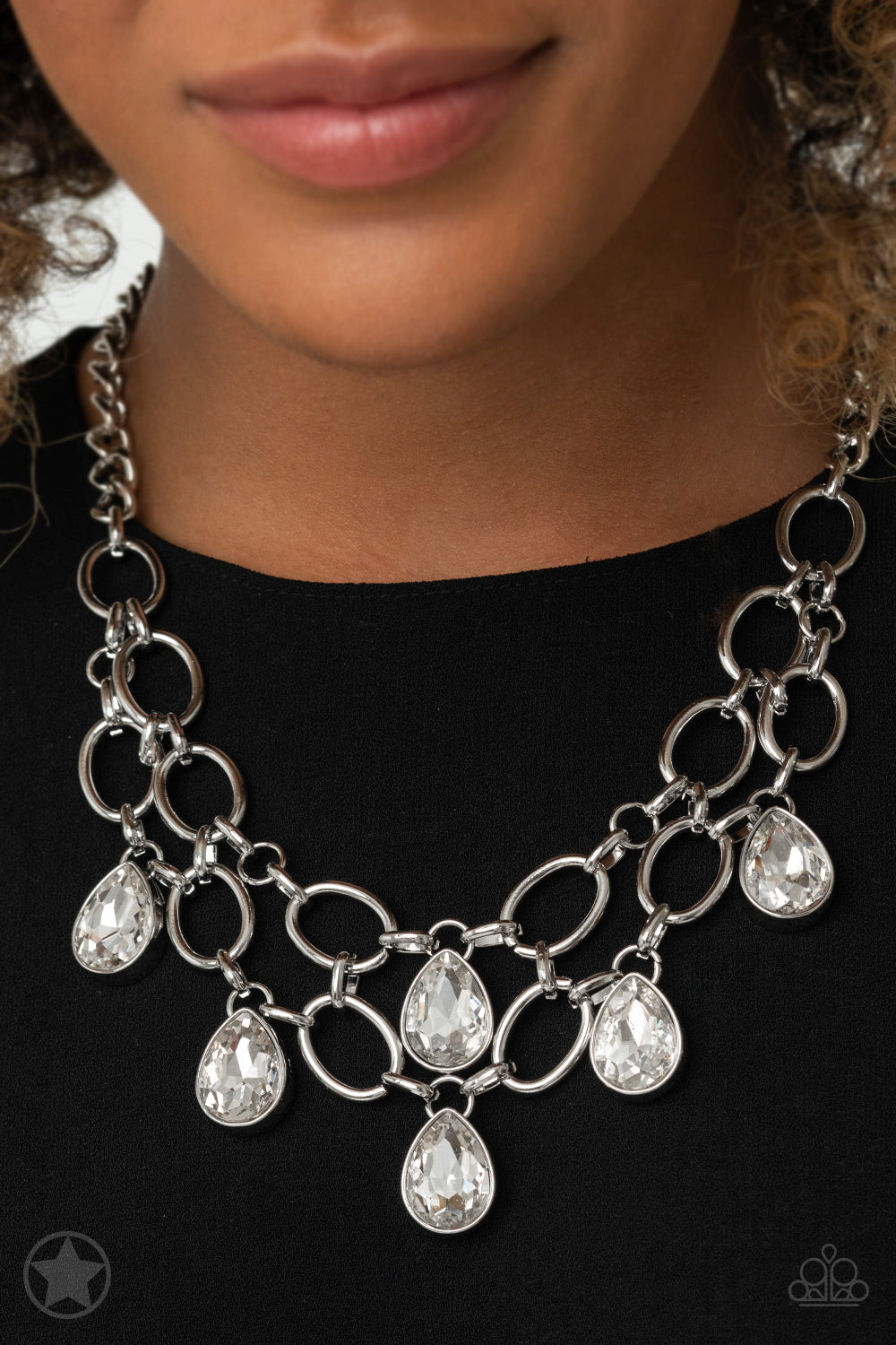 Show Stopping Shimmer Silver Necklace (Blockbuster)