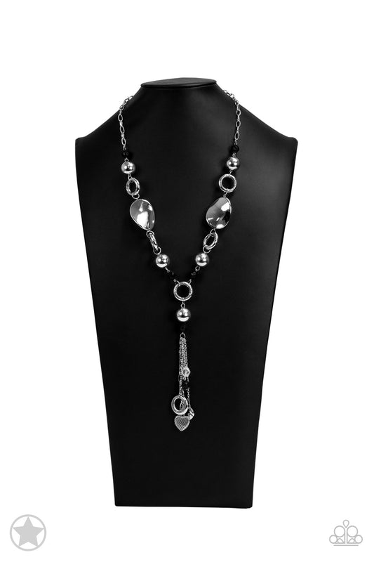 Total Eclipse Of The Heart Black Necklace (Blockbuster)