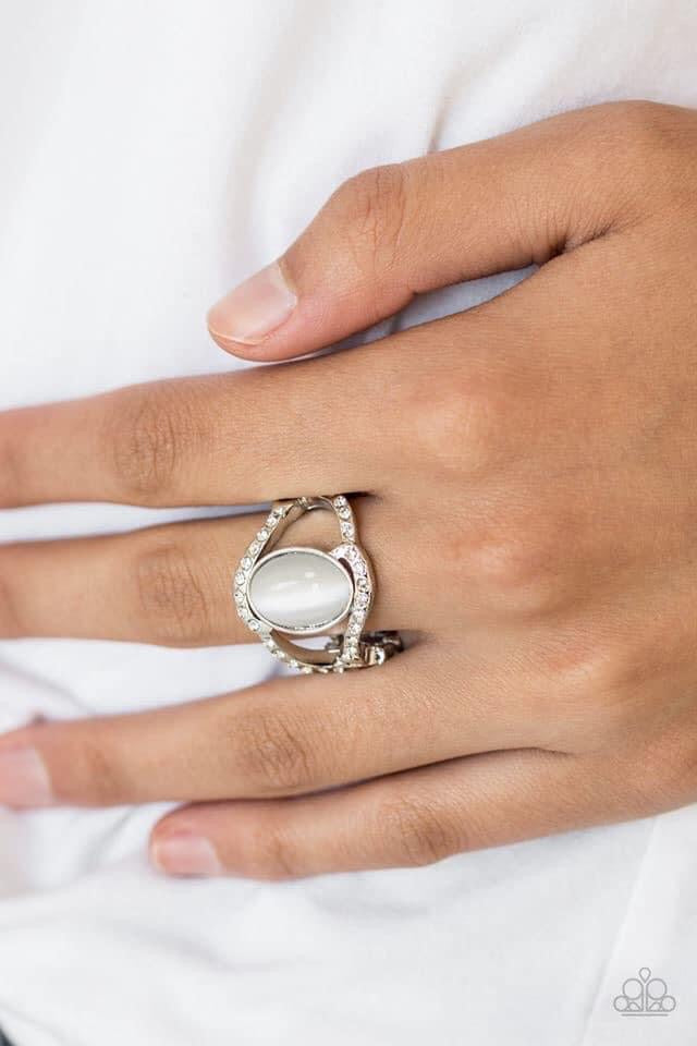 Moulin Moon White Silver Ring